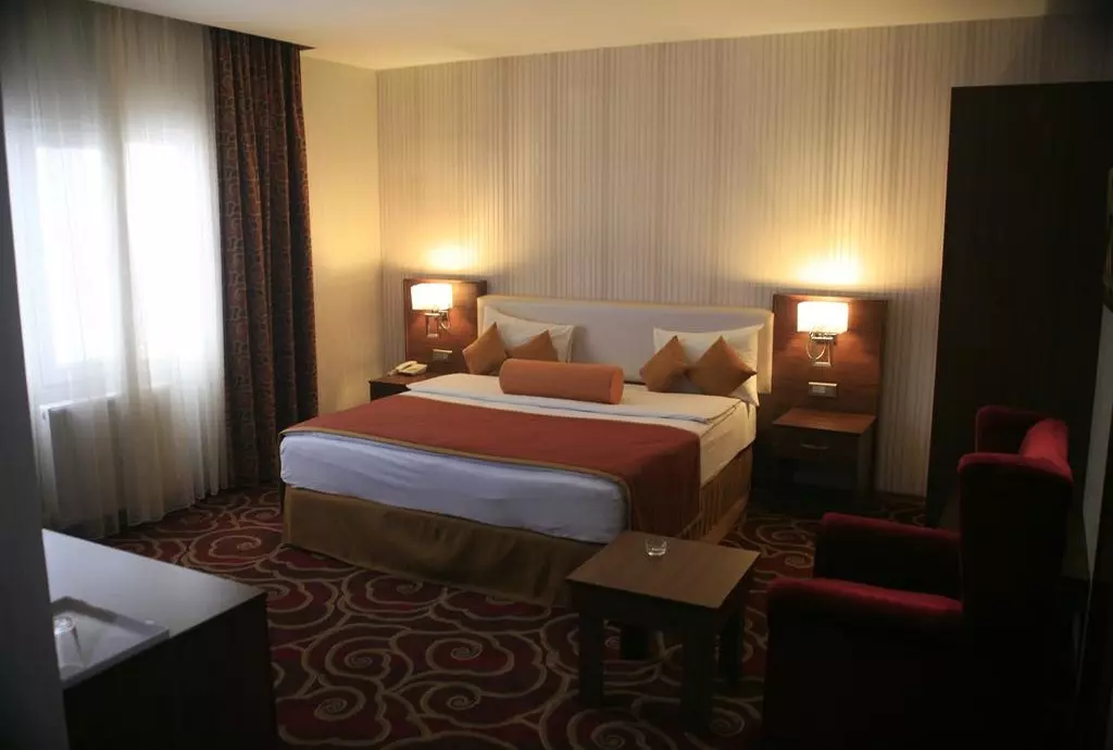 hotel royal berk van_shabavizparvaz_02.jpg